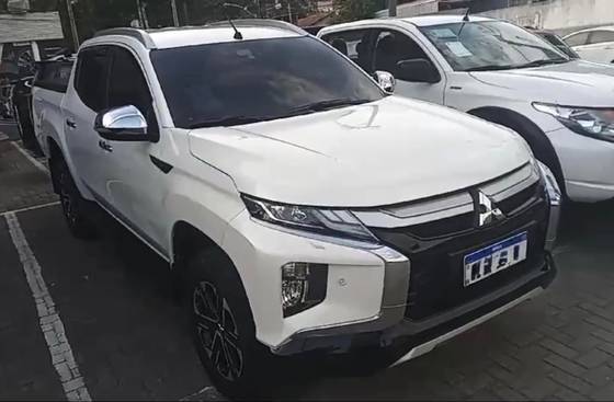 MITSUBISHI L200 TRITON 2.4 16V TURBO DIESEL SPORT HPE-S CD 4P 4X4 AUTOMÁTICO